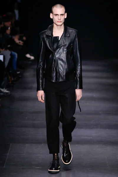 Look 28